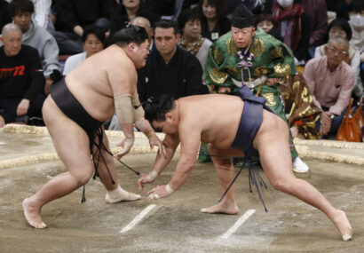 Hoshoryu glisse au sol contre Abi