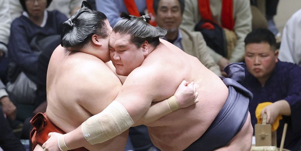 J2 – Première victoire pour Terunofuji qui domine Takanosho