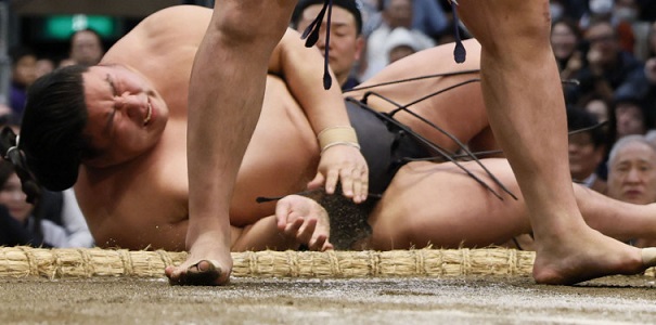 J3 – Le nouveau yokozuna Hoshoryu abat Wakamotoharu pour une deuxième victoire consécutive